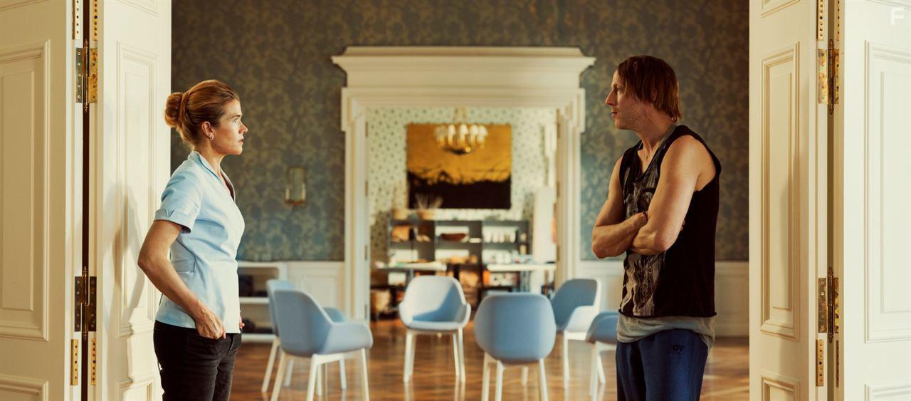 Anke Engelke and Wotan Wilke Mhring in Happy Burnout (2017)