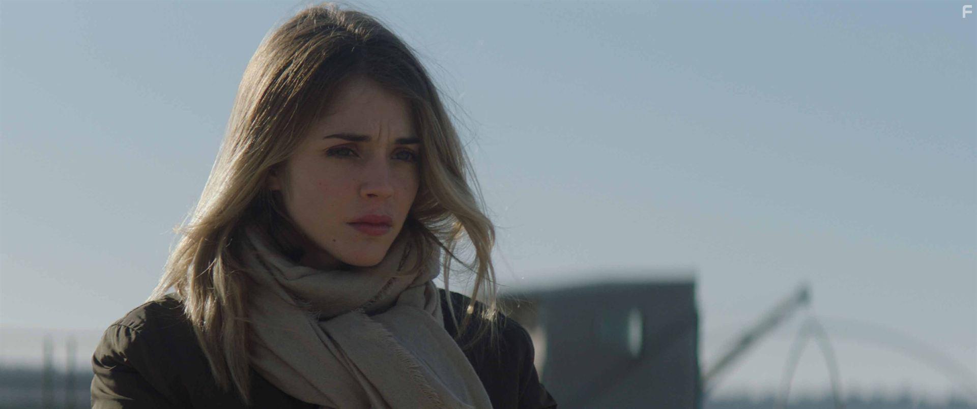 Alice Isaaz in La surface de rparation (2017)