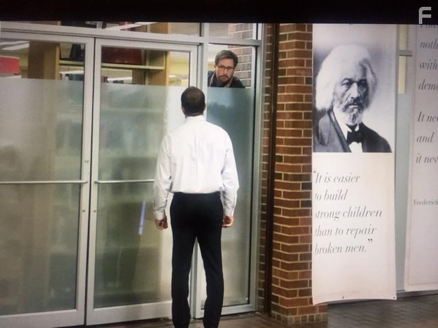 Emilio Estevez and Jeffrey Wright in The Public (2018)