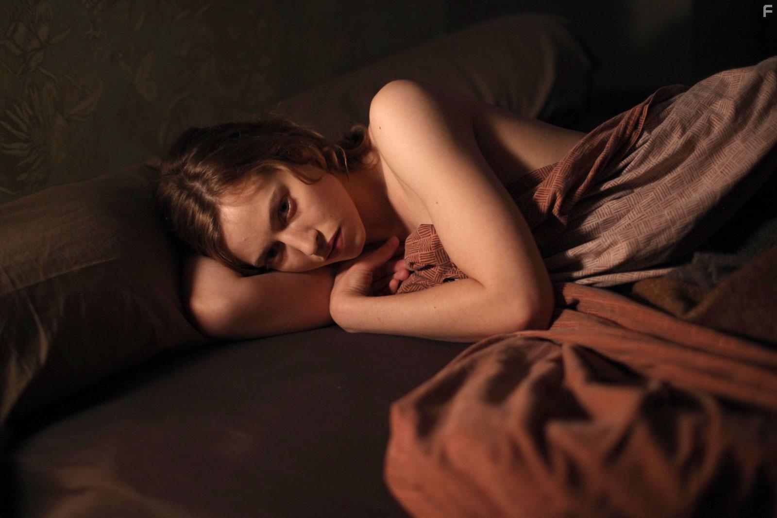 Lou de Lage in Blanche comme neige (2019)