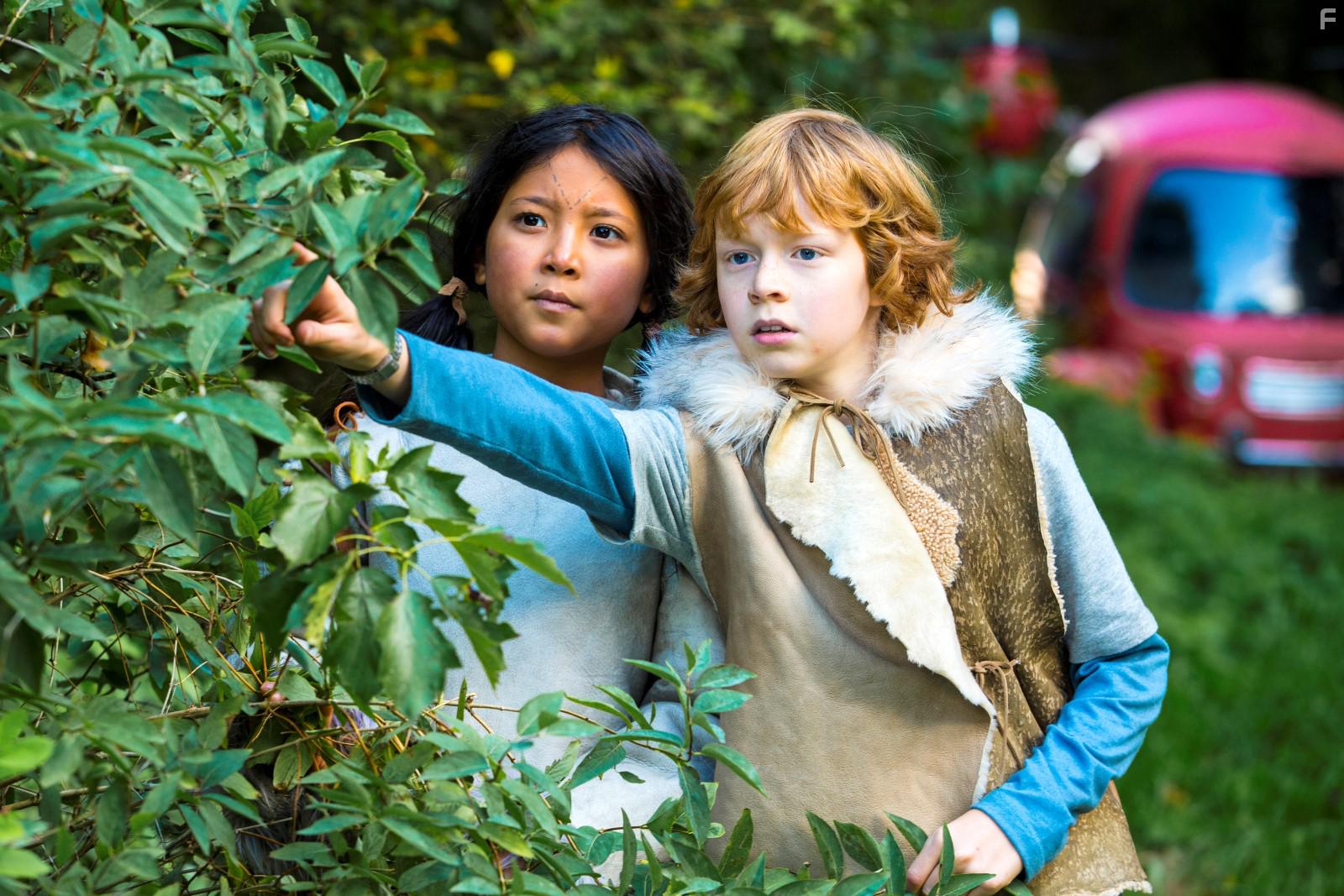 Arsseni Bultmann and Melina Mardini in Robbi, Tobbi und das Fliewatt (2016)