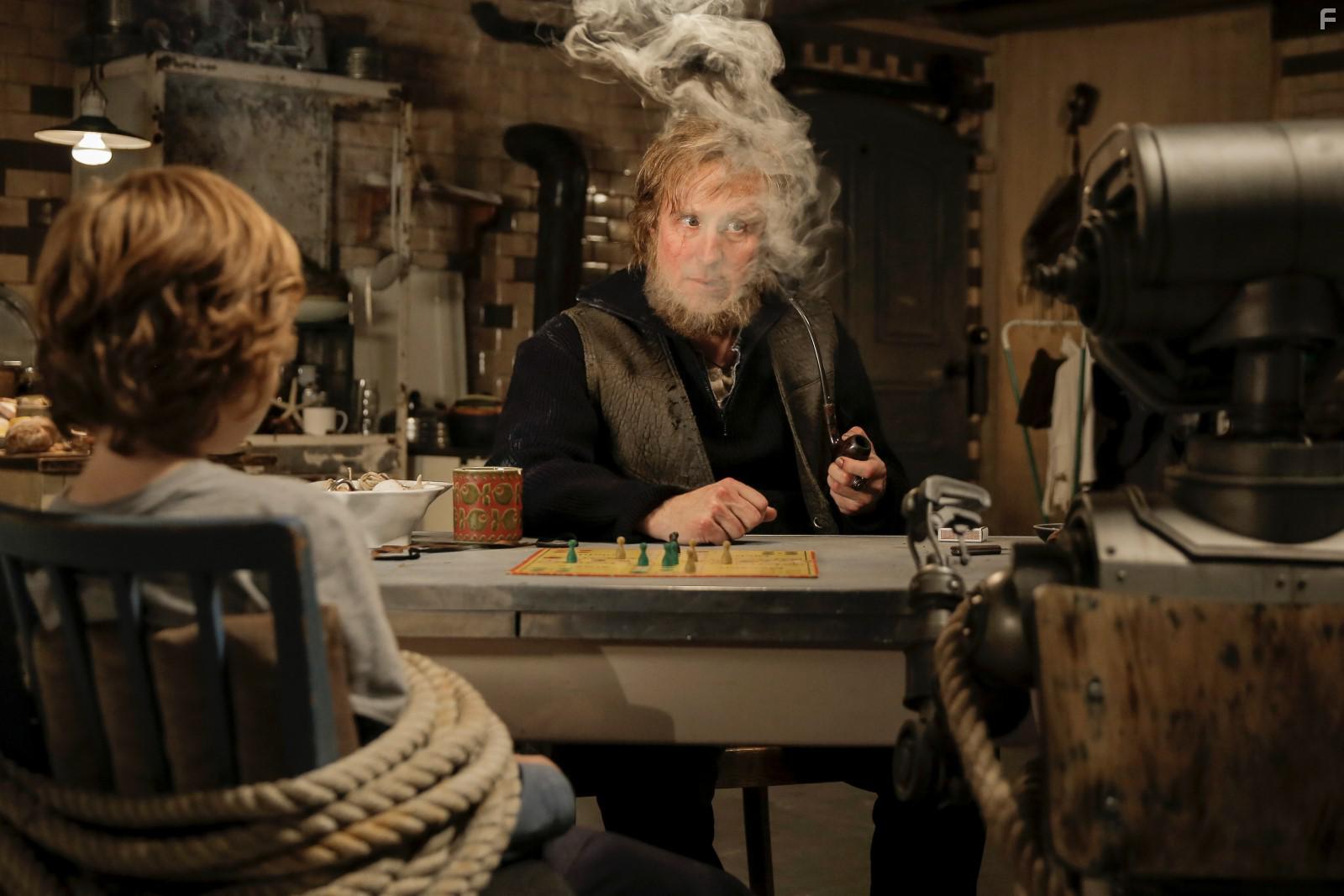 Bjarne Mdel and Arsseni Bultmann in Robbi, Tobbi und das Fliewatt (2016)