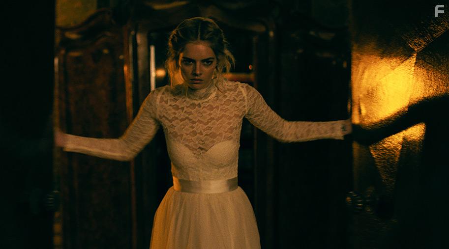 Samara Weaving in Ready or Not (2019)