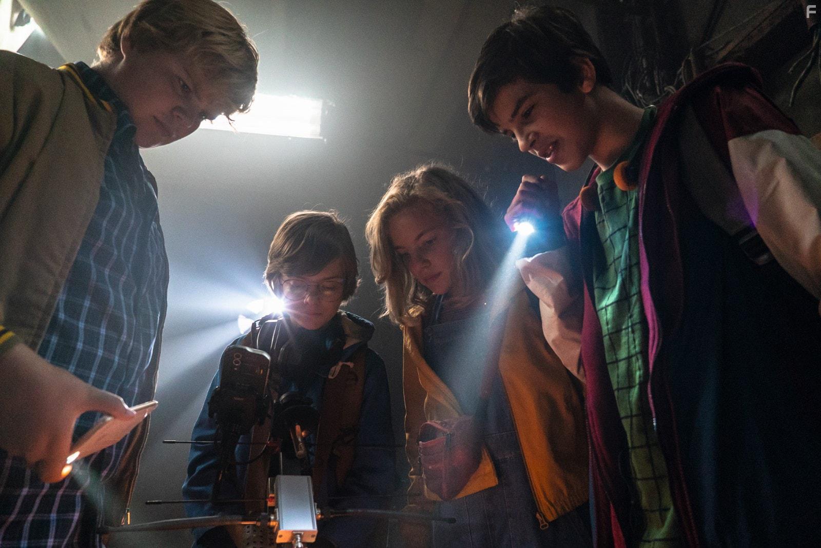 Manuel Santos Gelke, Emma-Louise Schimpf, Ilyes Moutaoukkil, and Lorenzo Germeno in TKKG (2019)