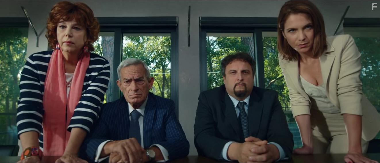 Massimo De Lorenzo, Eros Pagni, Stefania Sandrelli, and Isabella Ragonese in Questione di Karma (2017)