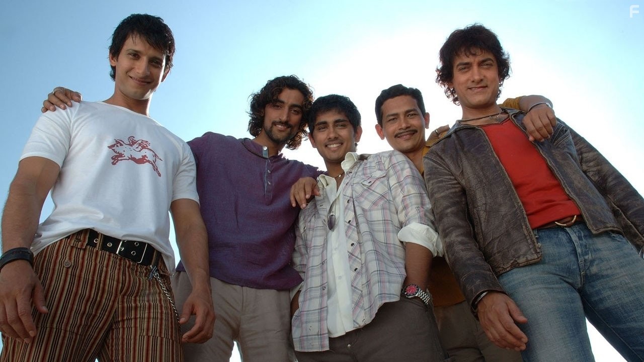 Sharman Joshi, Aamir Khan, Atul Kulkarni, Siddharth, and Kunal Kapoor in Цвет шафрана (2006)