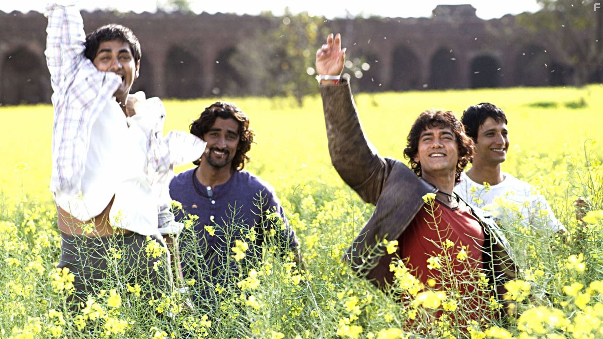Sharman Joshi, Aamir Khan, Siddharth, and Kunal Kapoor in Цвет шафрана (2006)