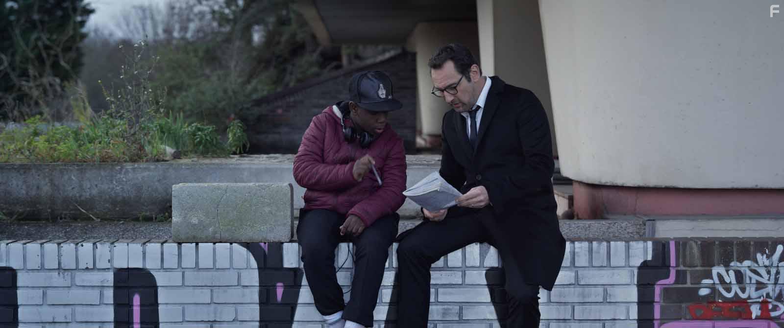 Gilles Lellouche and Benjamin Nlomngan in Jusqu'ici tout va bien (2019)