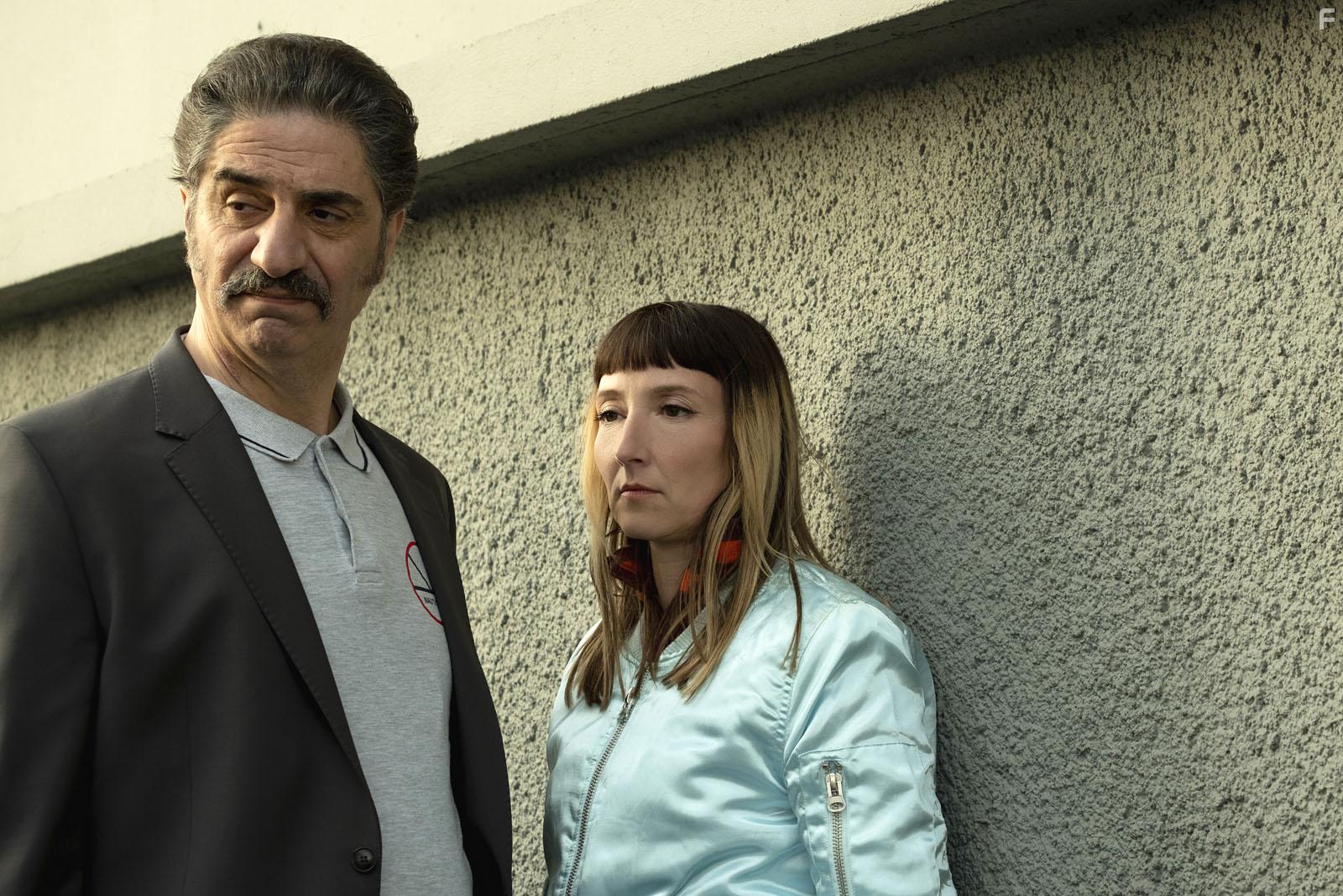 Simon Abkarian and Audrey Lamy in Rebelles (2019)