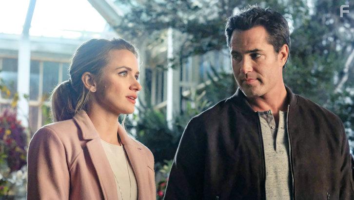 Victor Webster and Shantel VanSanten in Love Blossoms (2017)