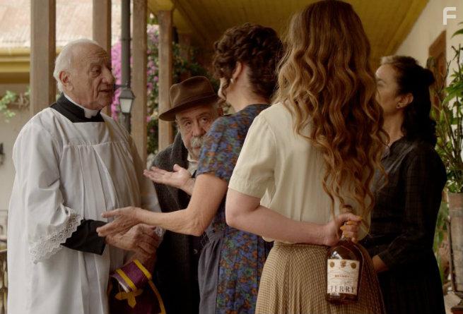 Jorge D'Ela, Julio Jung, and Marcela Medel in Calzones Rotos (2018)