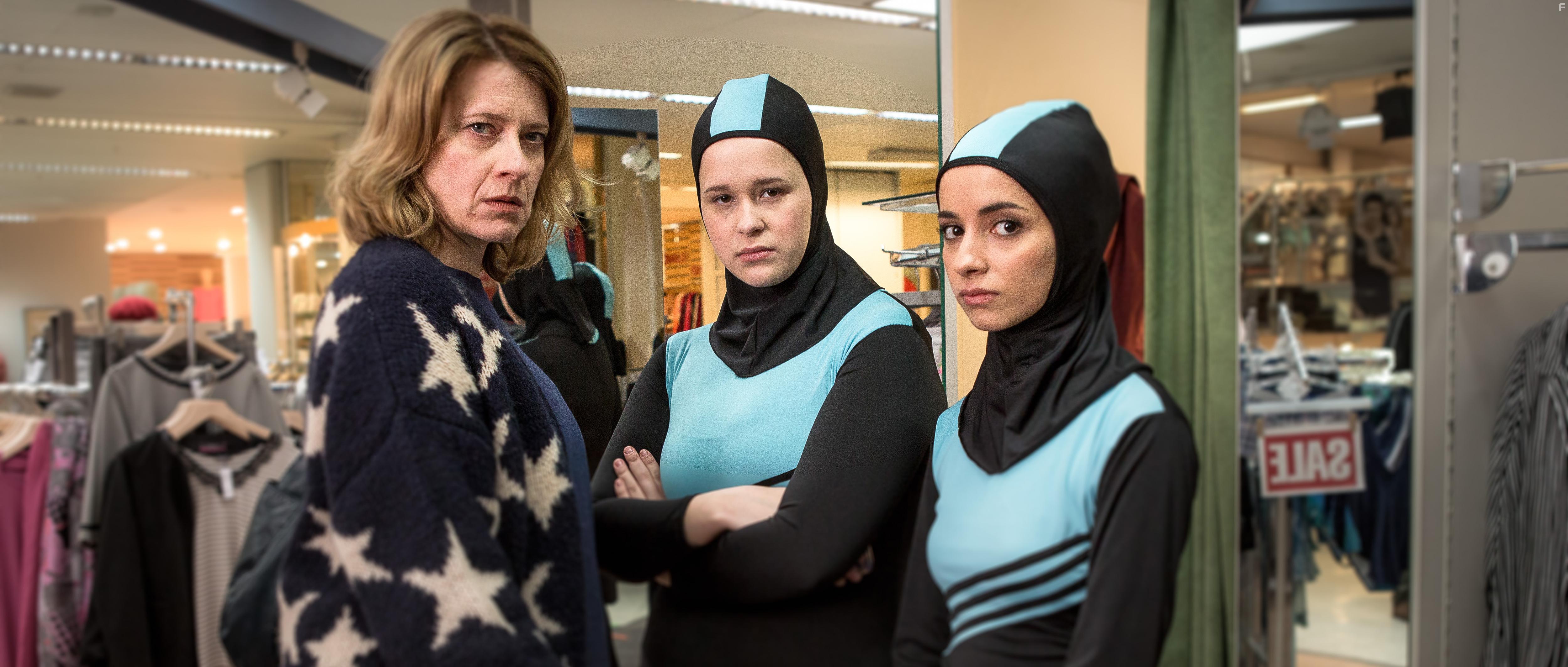 Caroline Peters and Chantal Zitzenbacher in Womit haben wir das verdient? (2018)