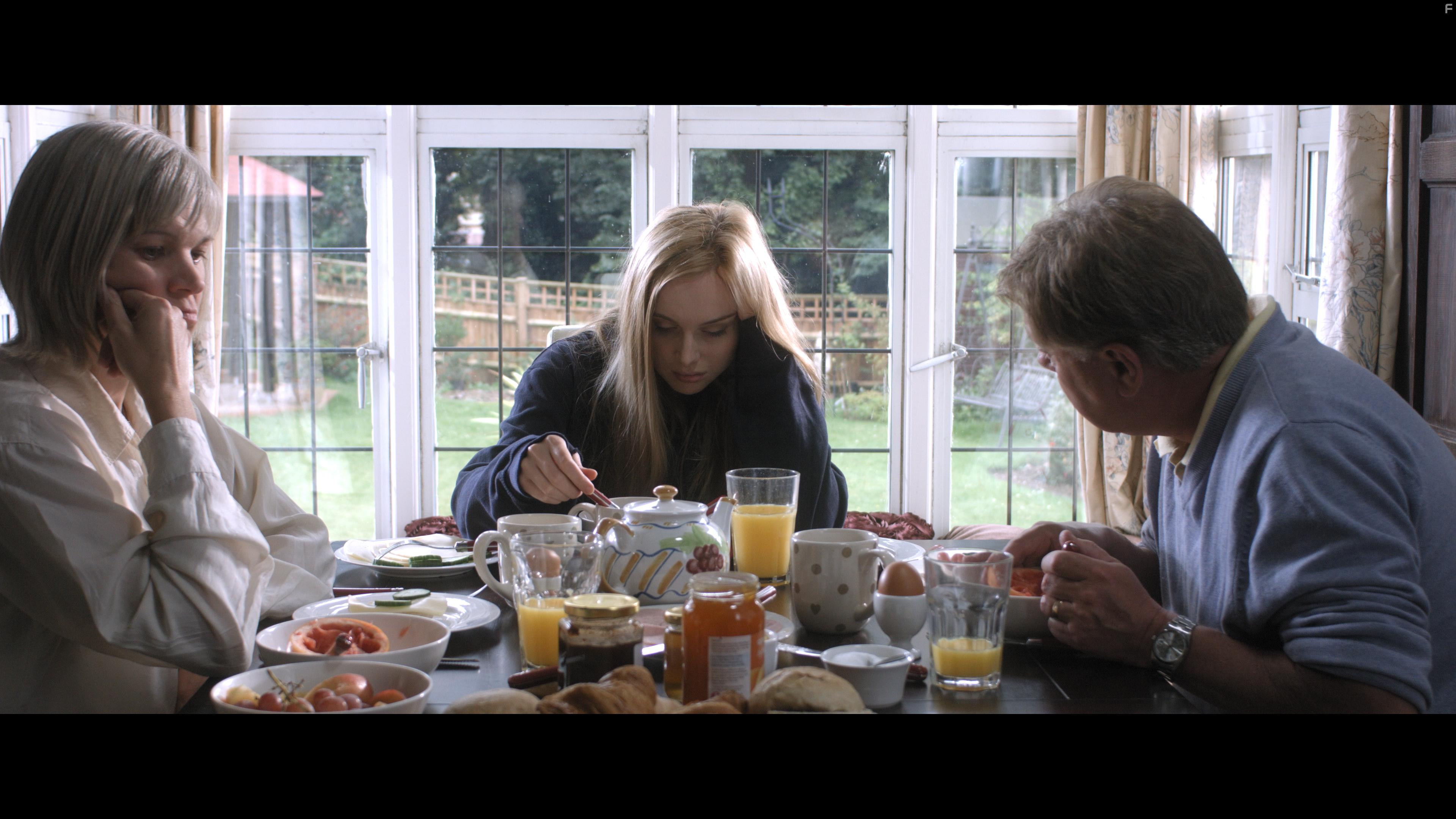 Caroline Oakes, Faye Sewell, and Graham Cawte in Cat Skin (2017)