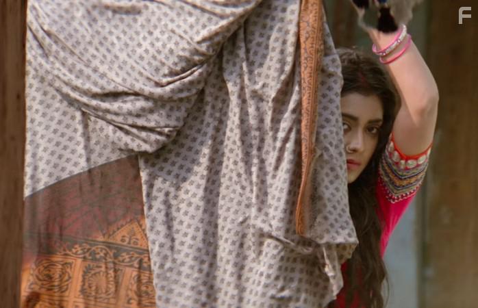 Shriya Saran in Phamous (2018)