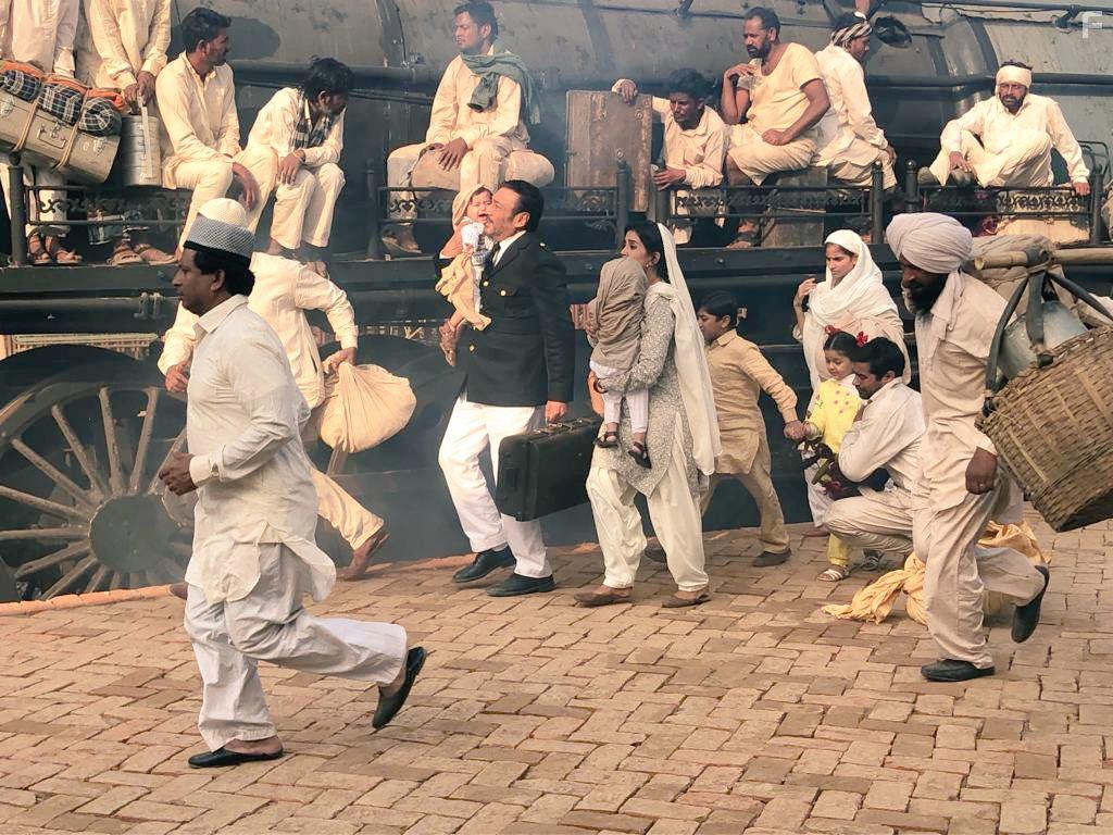 Jackie Shroff and Sonali Kulkarni in Bharat (2019)