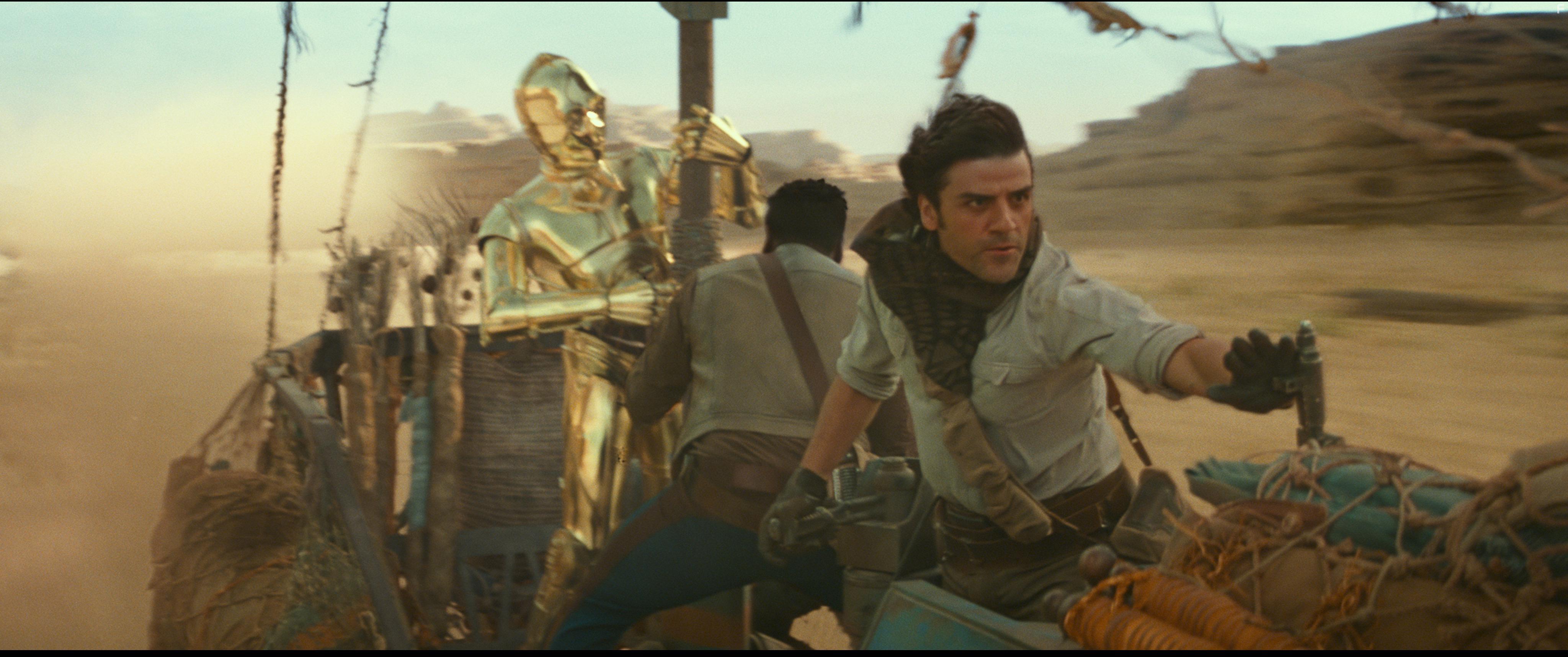 Anthony Daniels, Oscar Isaac, and John Boyega in Star Wars: The Rise of Skywalker (2019)