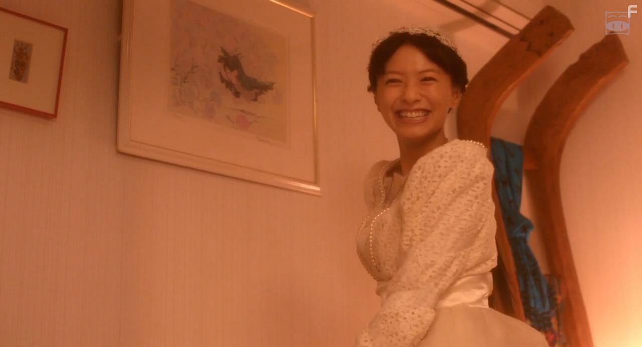 Nana Eikura in Ie ni kaeru to tsuma ga kanarazu shinda furi o shite imasu. (2018)