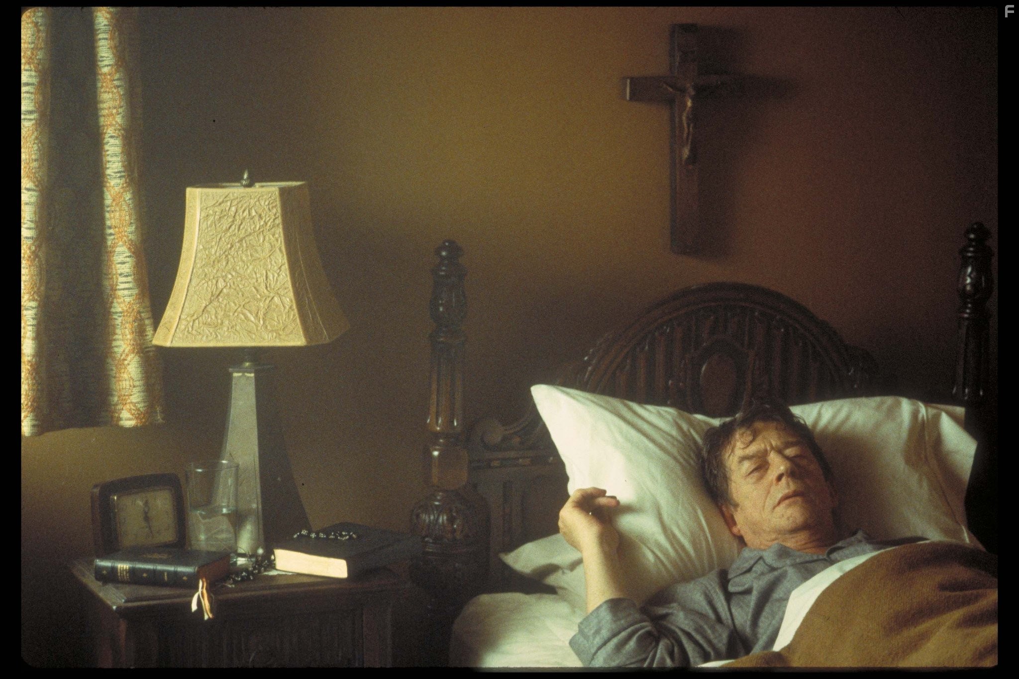 John Hurt in Заблудшие души (2000)