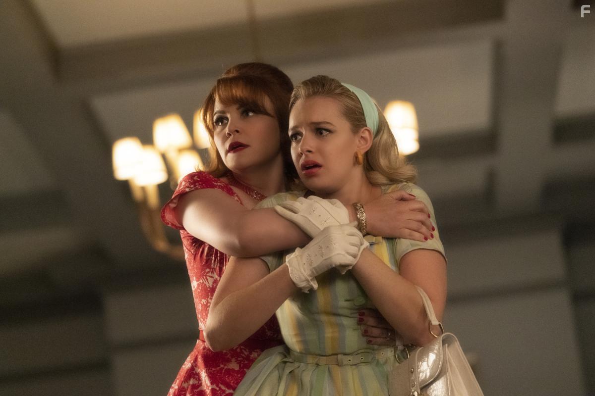 Ginnifer Goodwin and Sadie Calvano in Why Women Kill (2019)