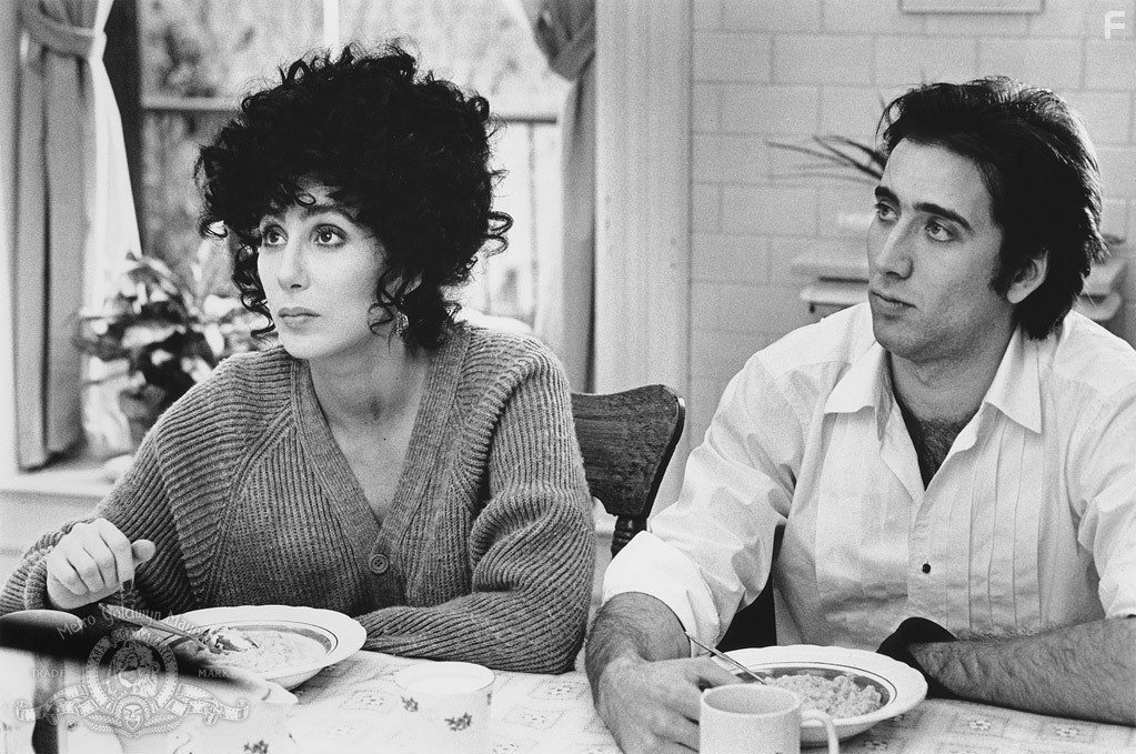 Nicolas Cage and Cher in Во власти Луны (1987)
