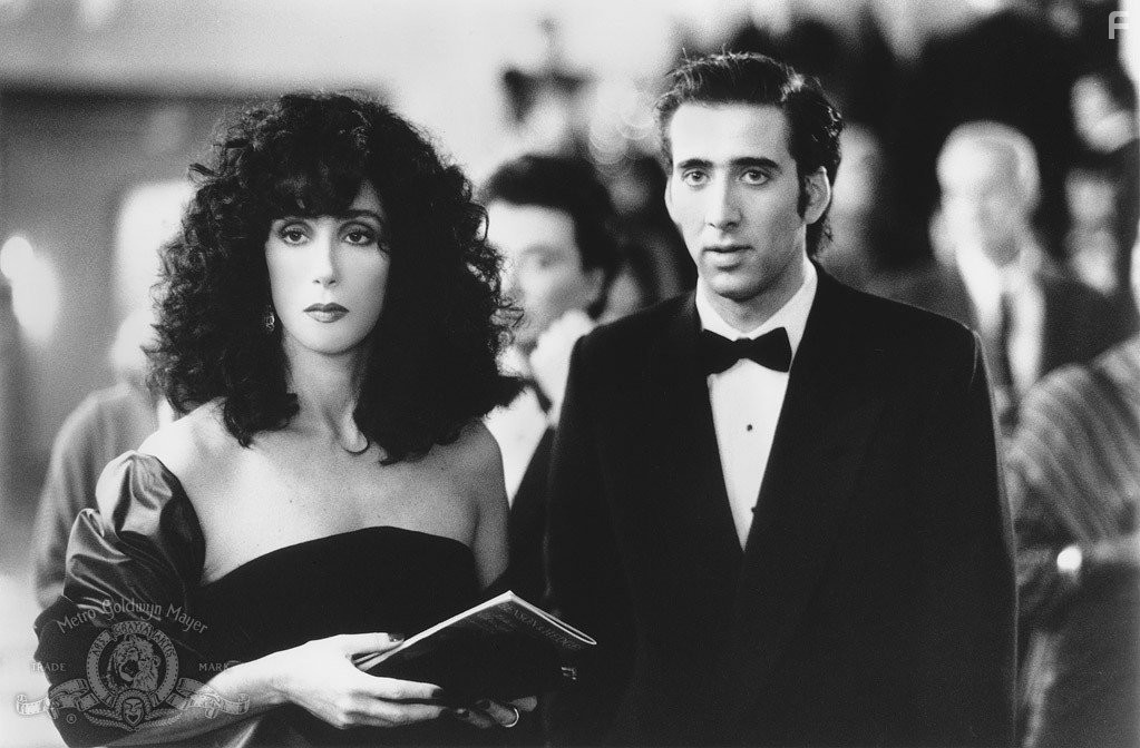 Nicolas Cage and Cher in Во власти Луны (1987)