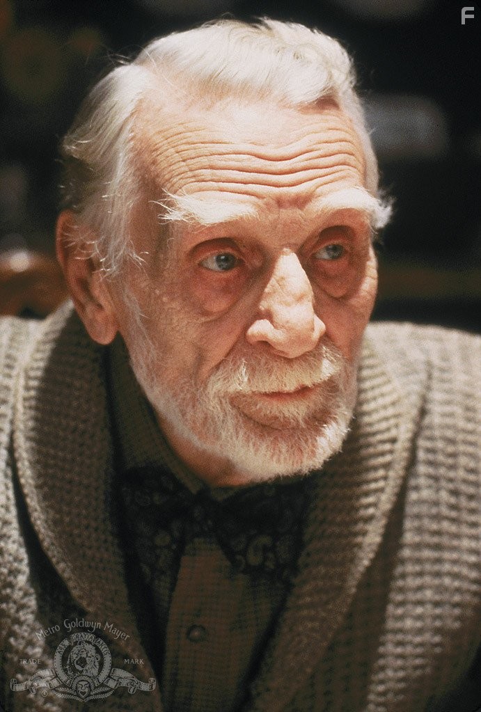 Feodor Chaliapin Jr. in Во власти Луны (1987)