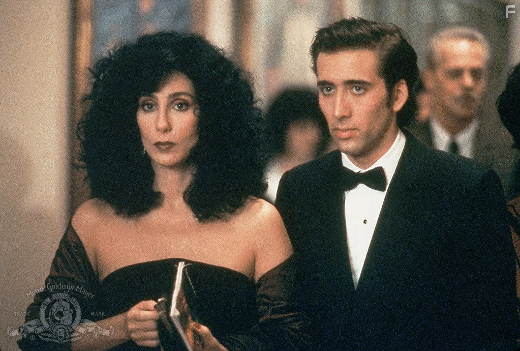 Nicolas Cage and Cher in Во власти Луны (1987)