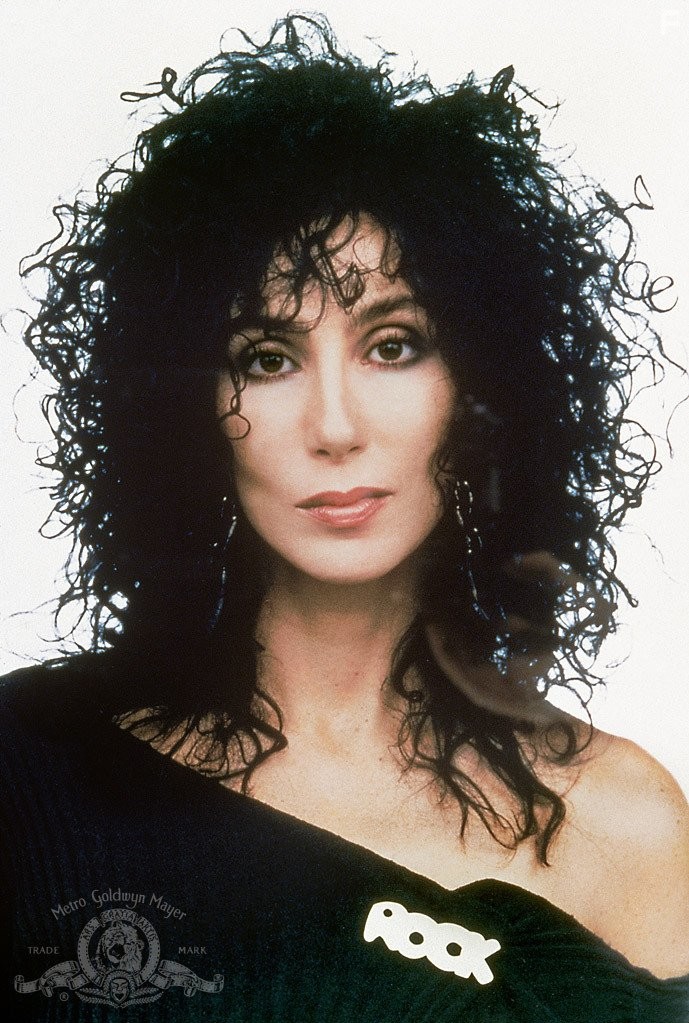 Cher in Во власти Луны (1987)