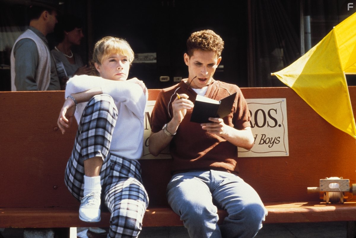 Kathleen Turner and Barry Miller in Пегги Сью вышла замуж (1986)