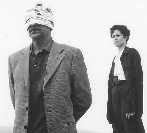 Sigourney Weaver and Ben Kingsley in Смерть и девушка (1994)