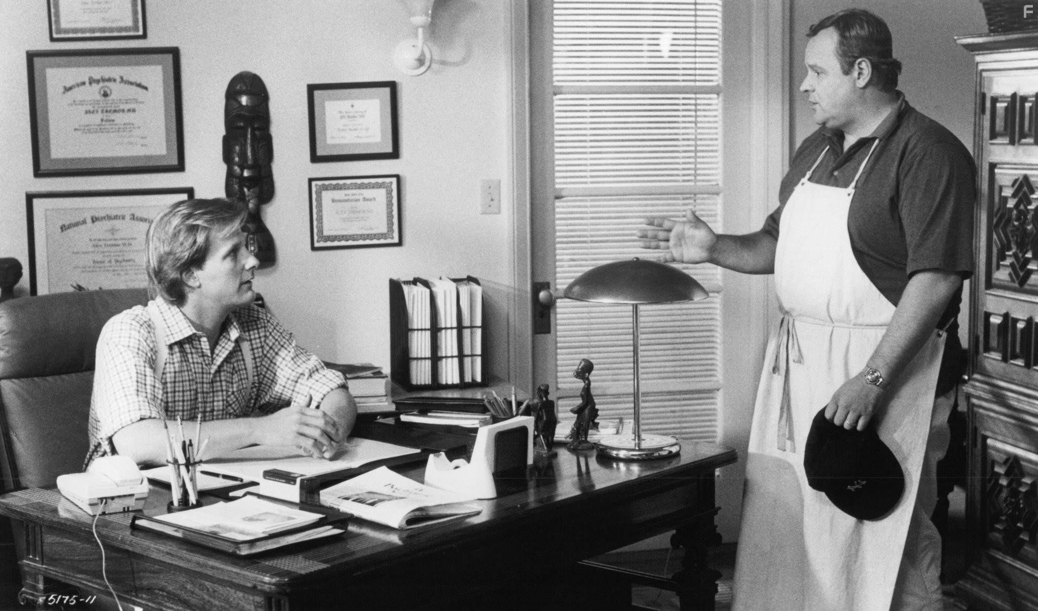 Jeff Daniels and George Dzundza in Жена мясника (1991)