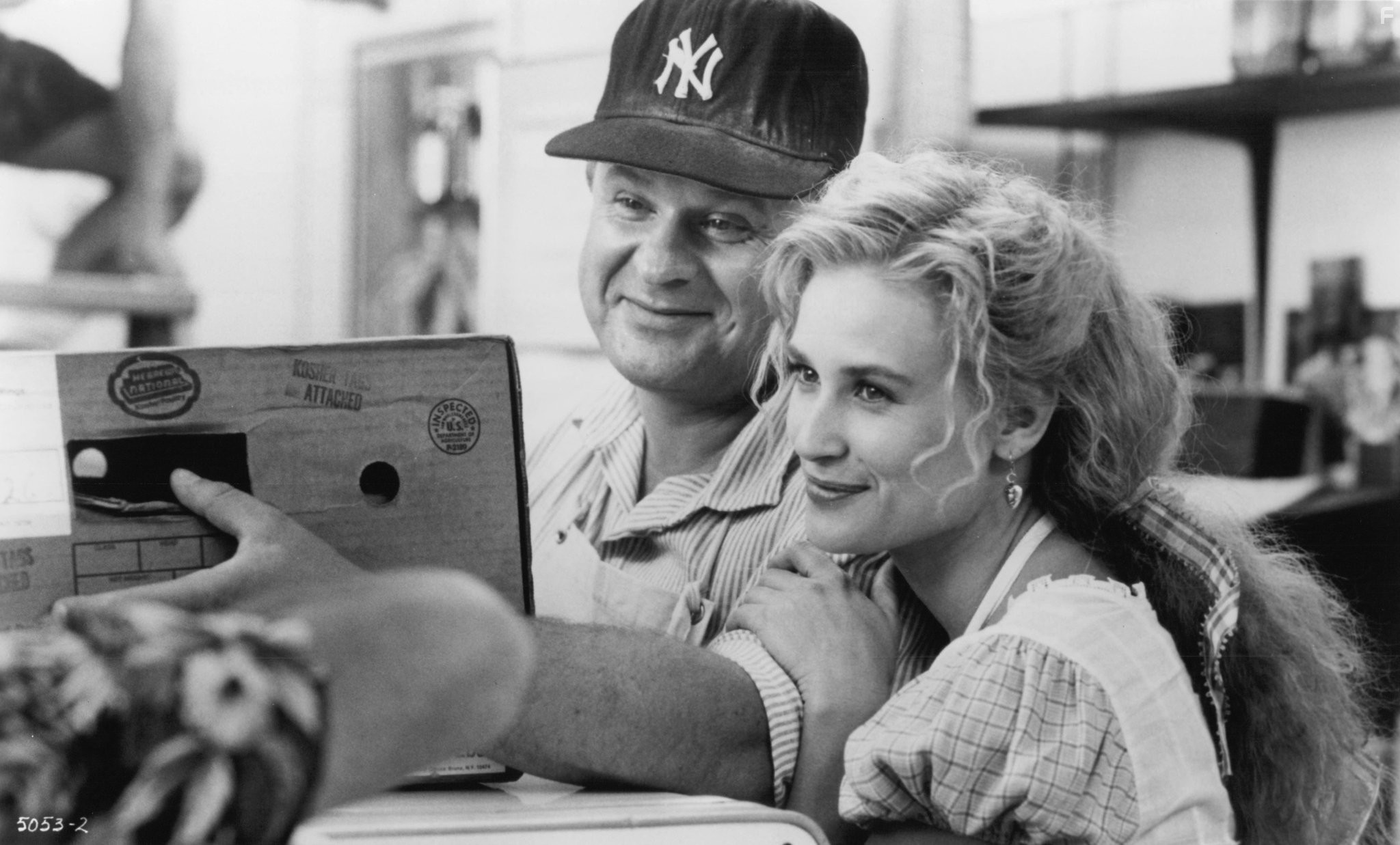 Demi Moore and George Dzundza in Жена мясника (1991)