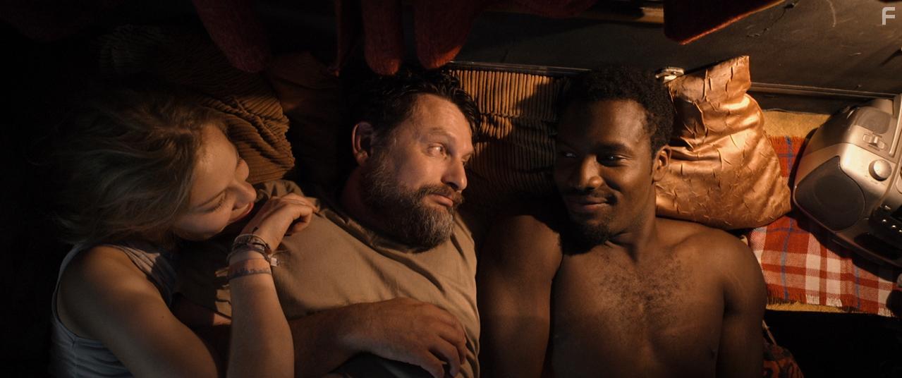 Peter Trabner, Emma Bading, and Elvis Clausen in Lucky Loser - Ein Sommer in der Bredouille (2017)