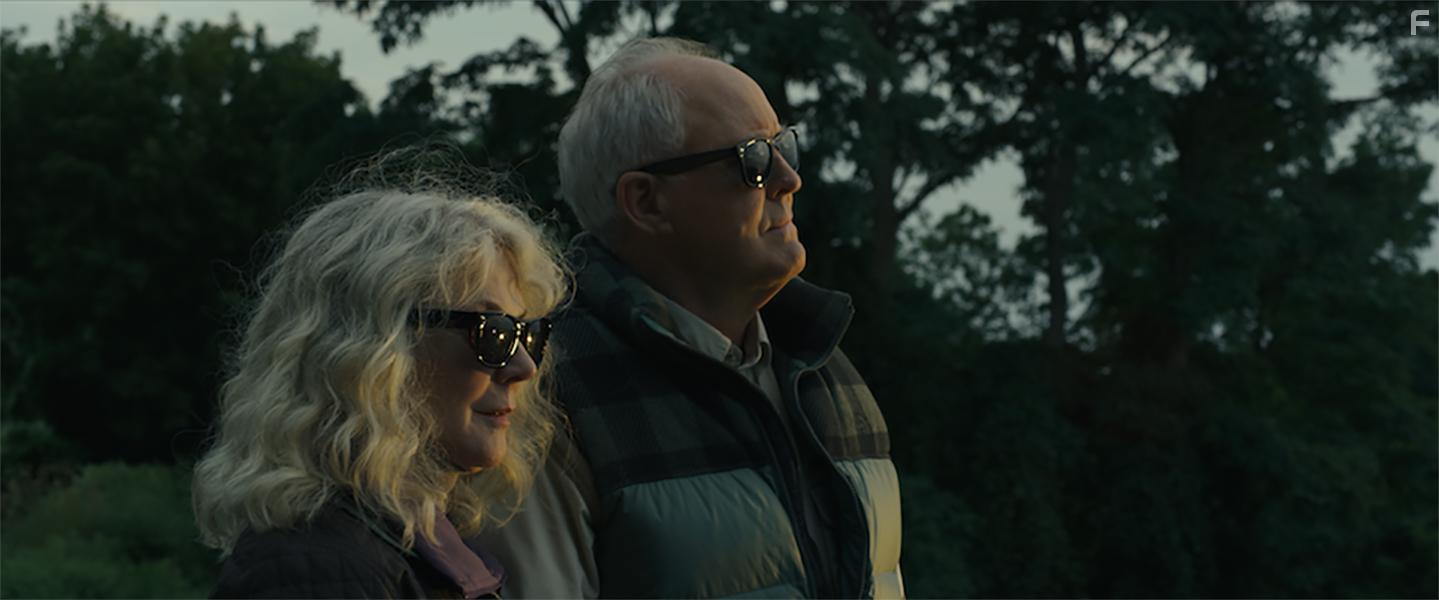 Blythe Danner and John Lithgow in The Tomorrow Man (2019)