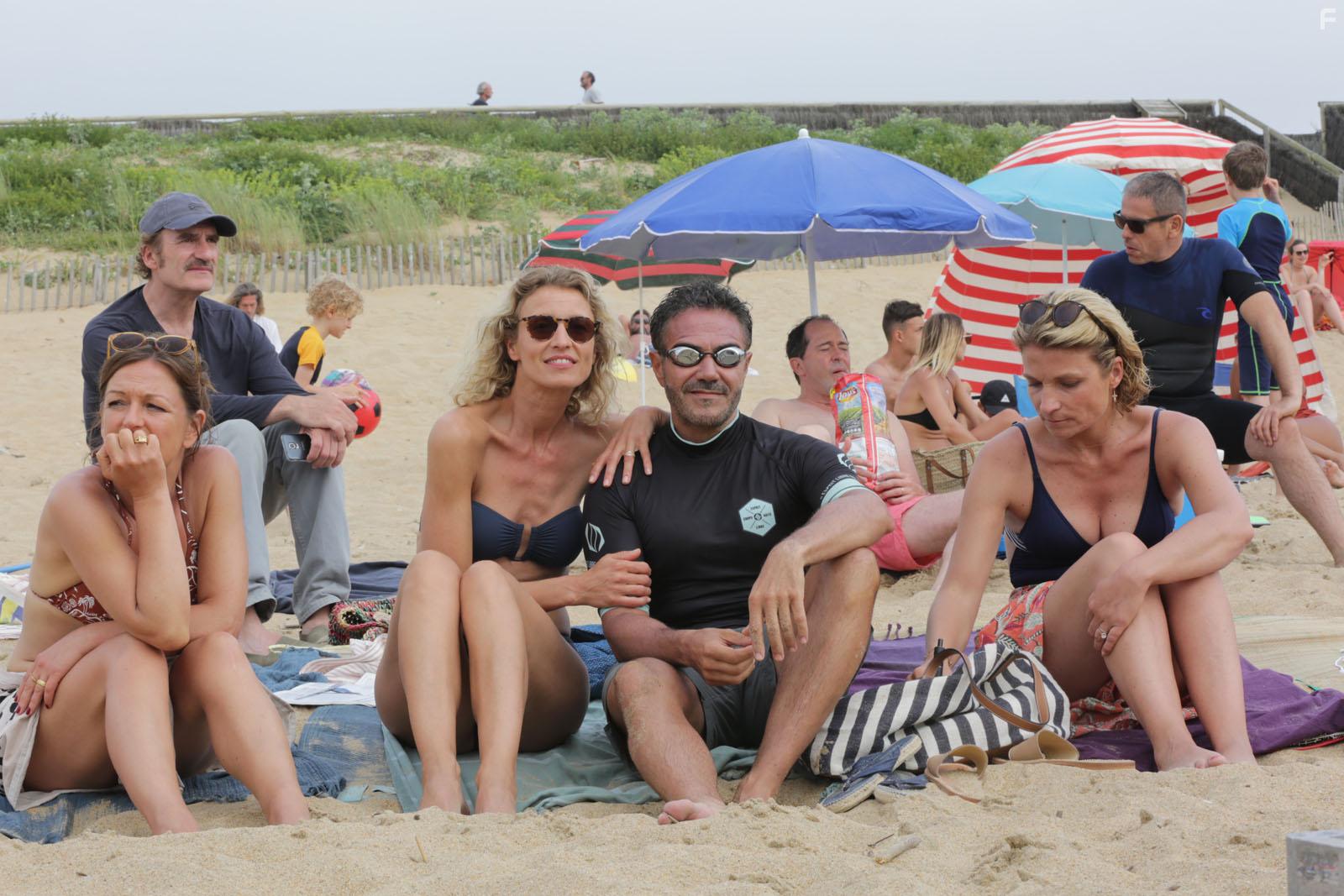 Jos Garcia, Alexandra Lamy, Michel Vuillermoz, and Anne Girouard in Chamboultout (2019)