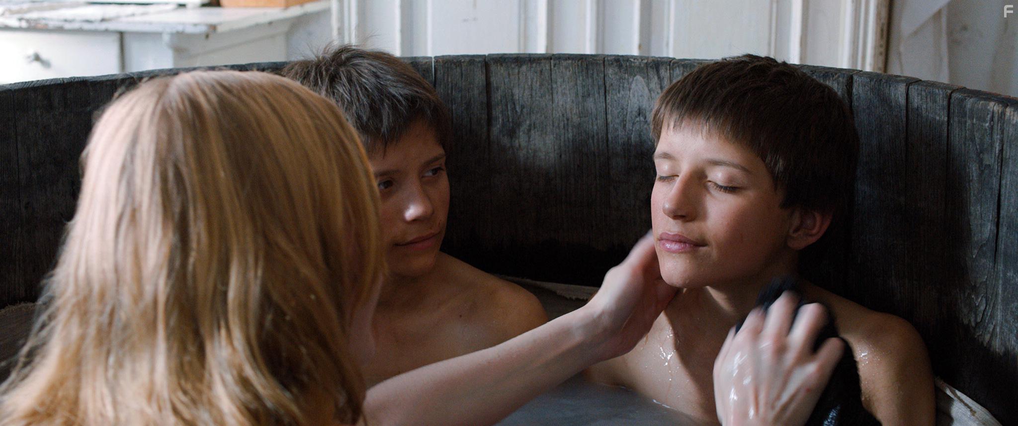 Dina Magdolna Kiss, Lszl Gymnt, and Andrs Gymnt in A nagy fzet (2013)