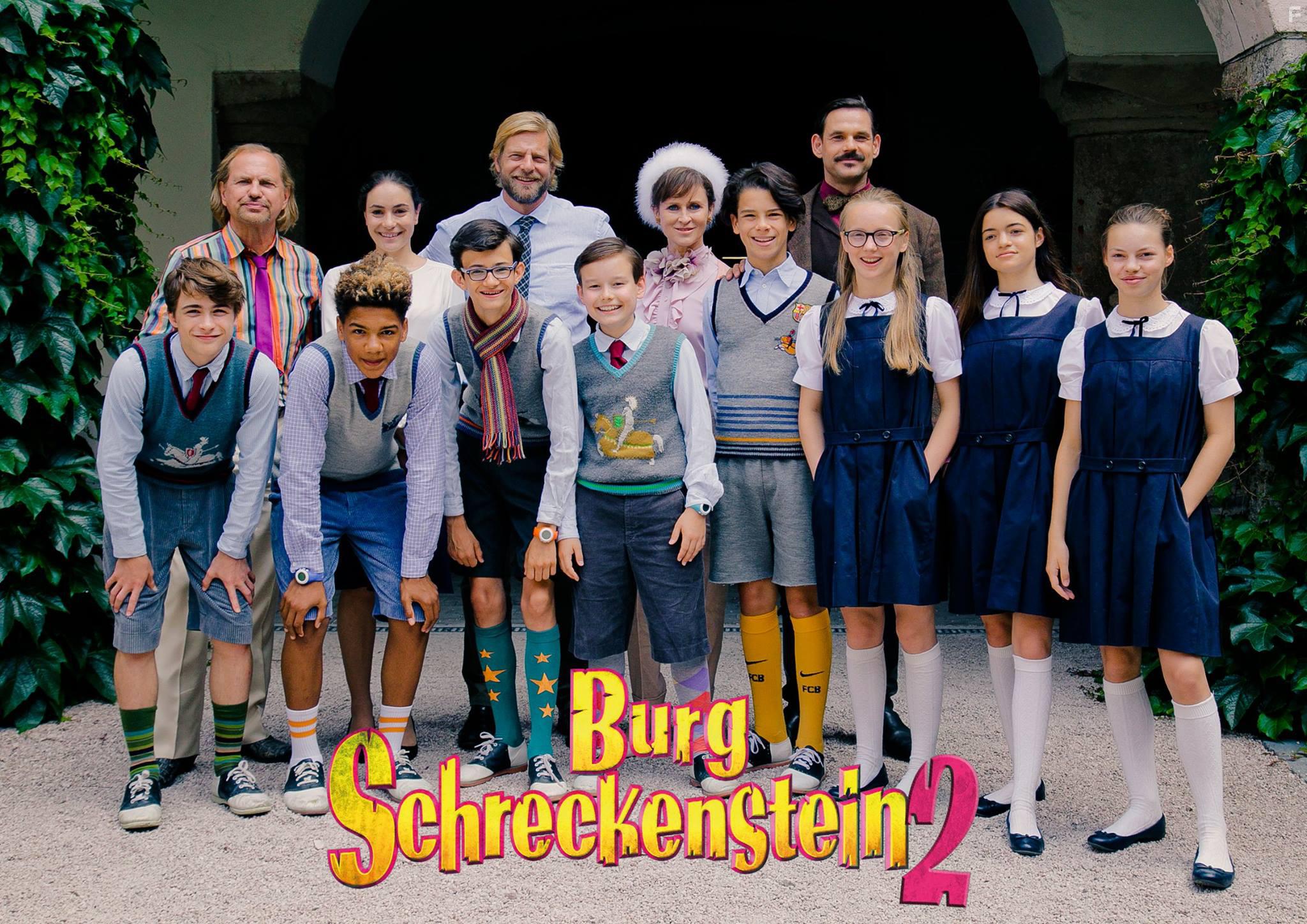 Henning Baum, Alexander Beyer, Sophie Rois, Uwe Ochsenknecht, Maurizio Magno, Jasmin Barbara Mairhofer, Eloi Christ, Mina Rueffer, Caspar Kryzsch, Nina Goceva, Chieloka Nwokolo, Benedict Glckle, and Paula Donath in Burg Schreckenstein II - Kssen (nicht) verboten (2017)