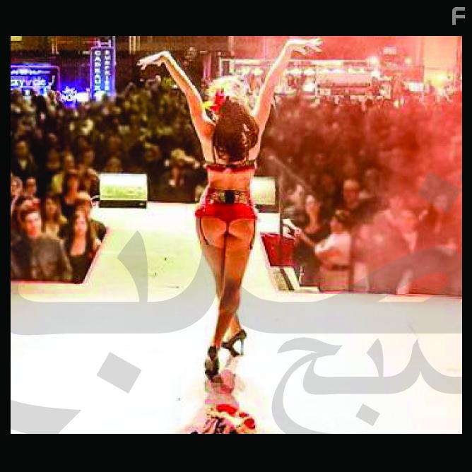 Jackie English and Pastel Supernova in Becoming Burlesque (2017)