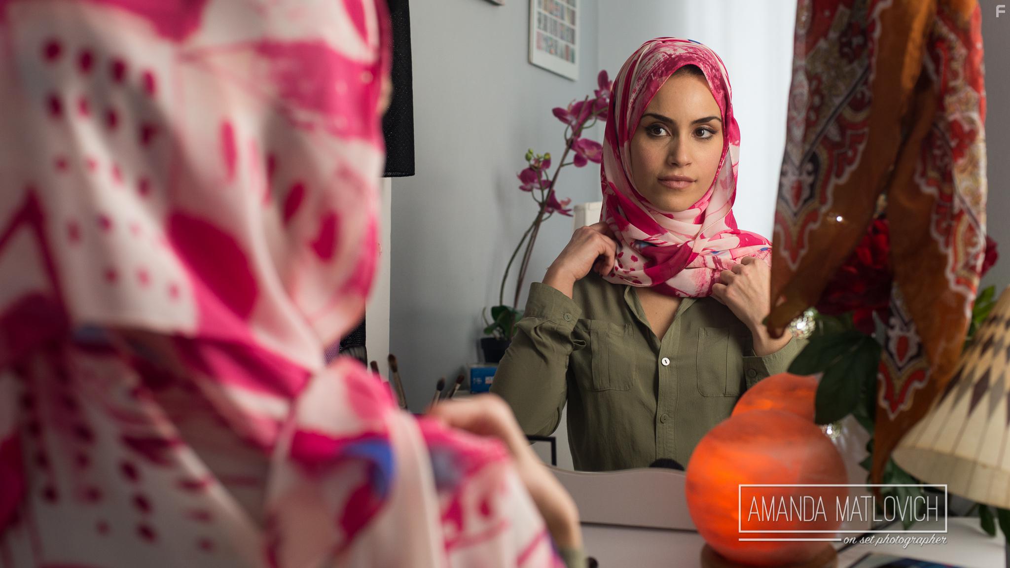 Shiva Negar in Becoming Burlesque (2017)