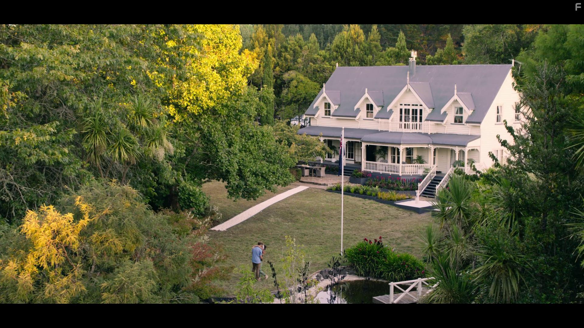 Falling Inn Love (2019)