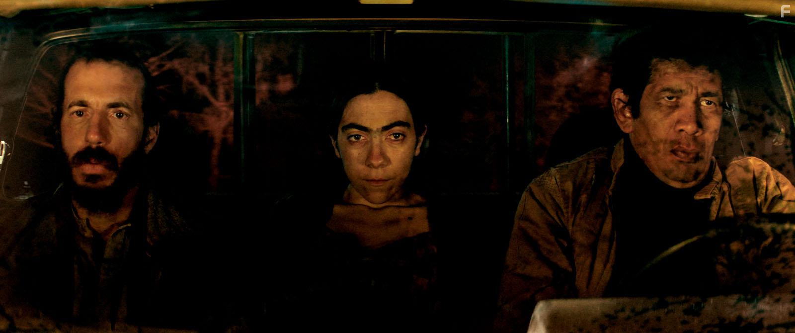 Esteban Bigliardi, Victor Lopez, and Tania Casciani in Muere, monstruo, muere (2018)