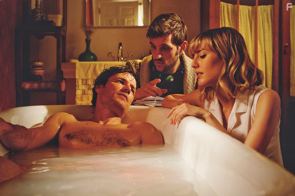 Daniel Grao, Jota Linares, and Natalia de Molina in Animales sin collar (2018)