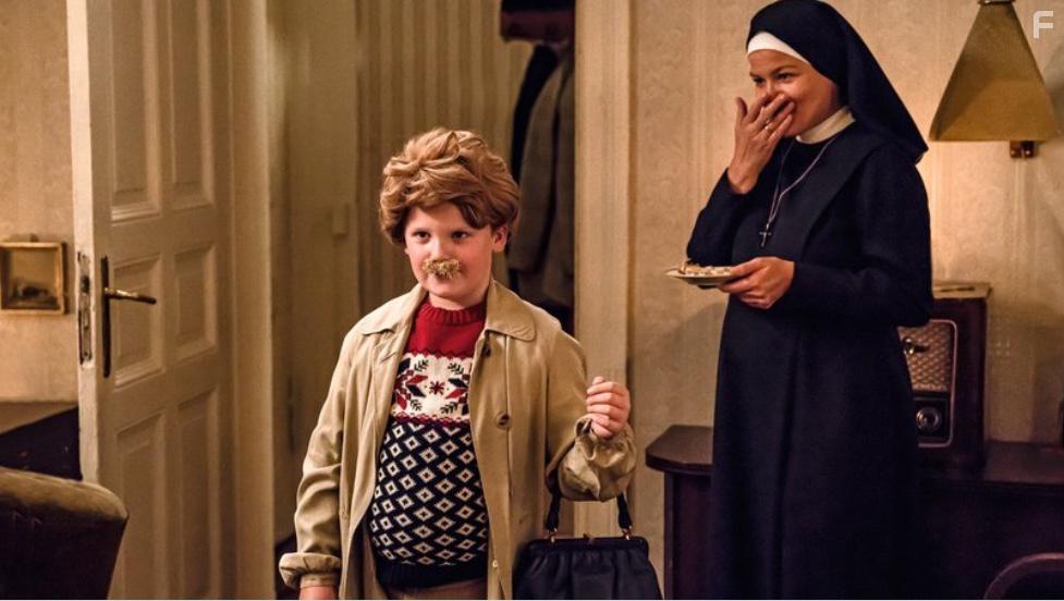 Katharina Hintzen and Julius Weckauf in Der Junge muss an die frische Luft (2018)