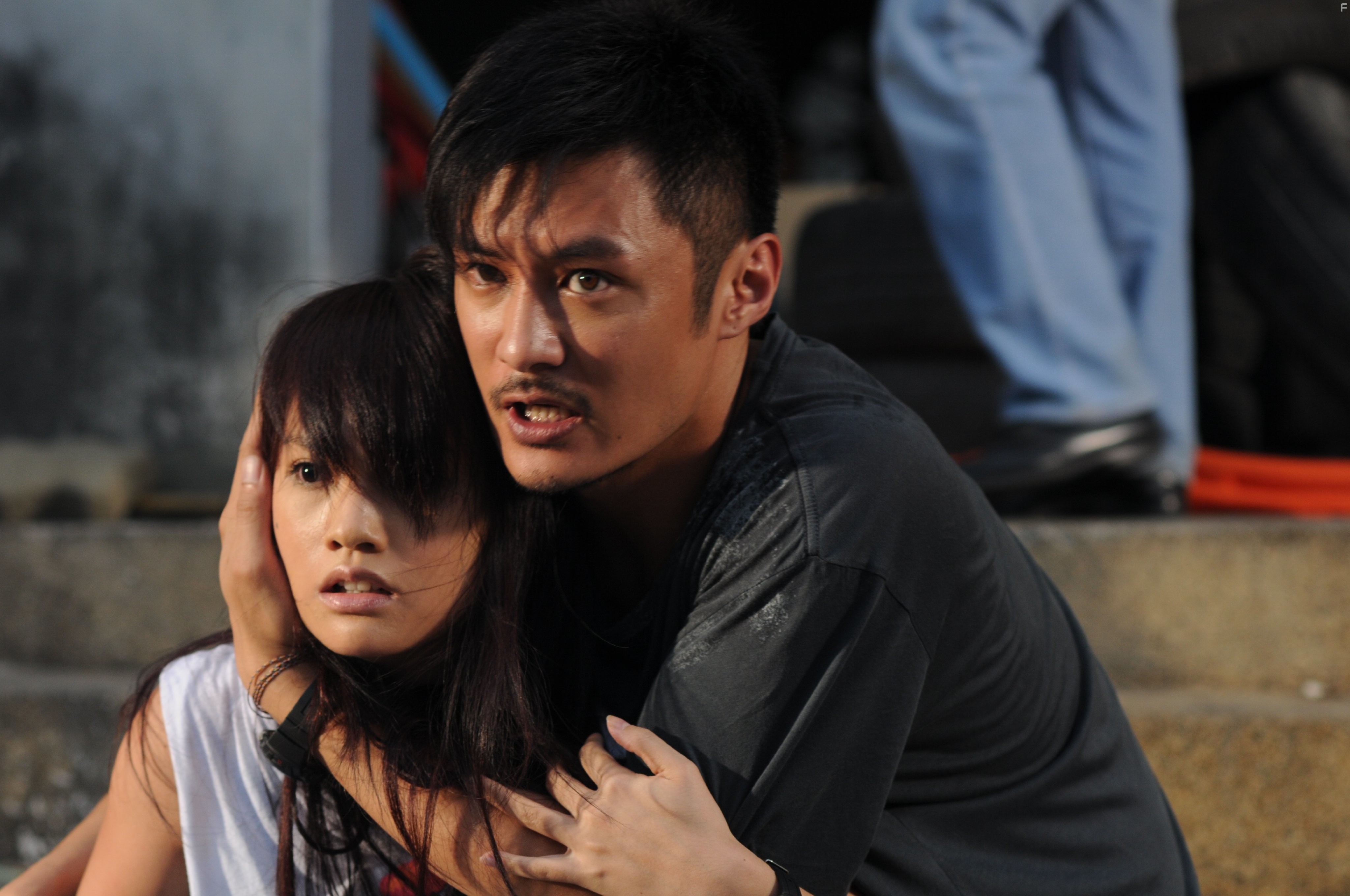 Shawn Yue and Rainie Yang in Глаз ребенка (2010)
