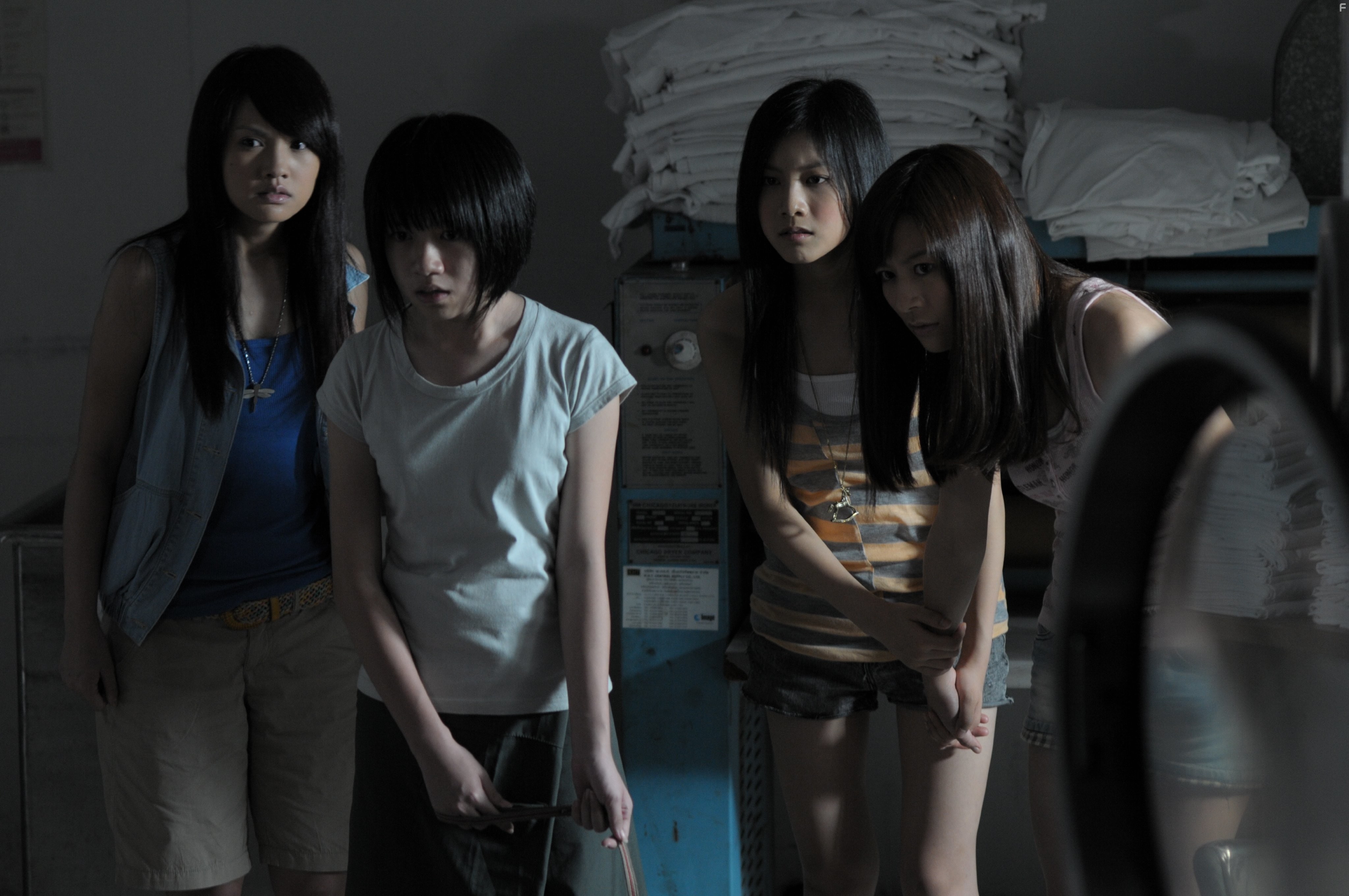 Rainie Yang, Elanne Kwong, and Ciwi Lam in Глаз ребенка (2010)