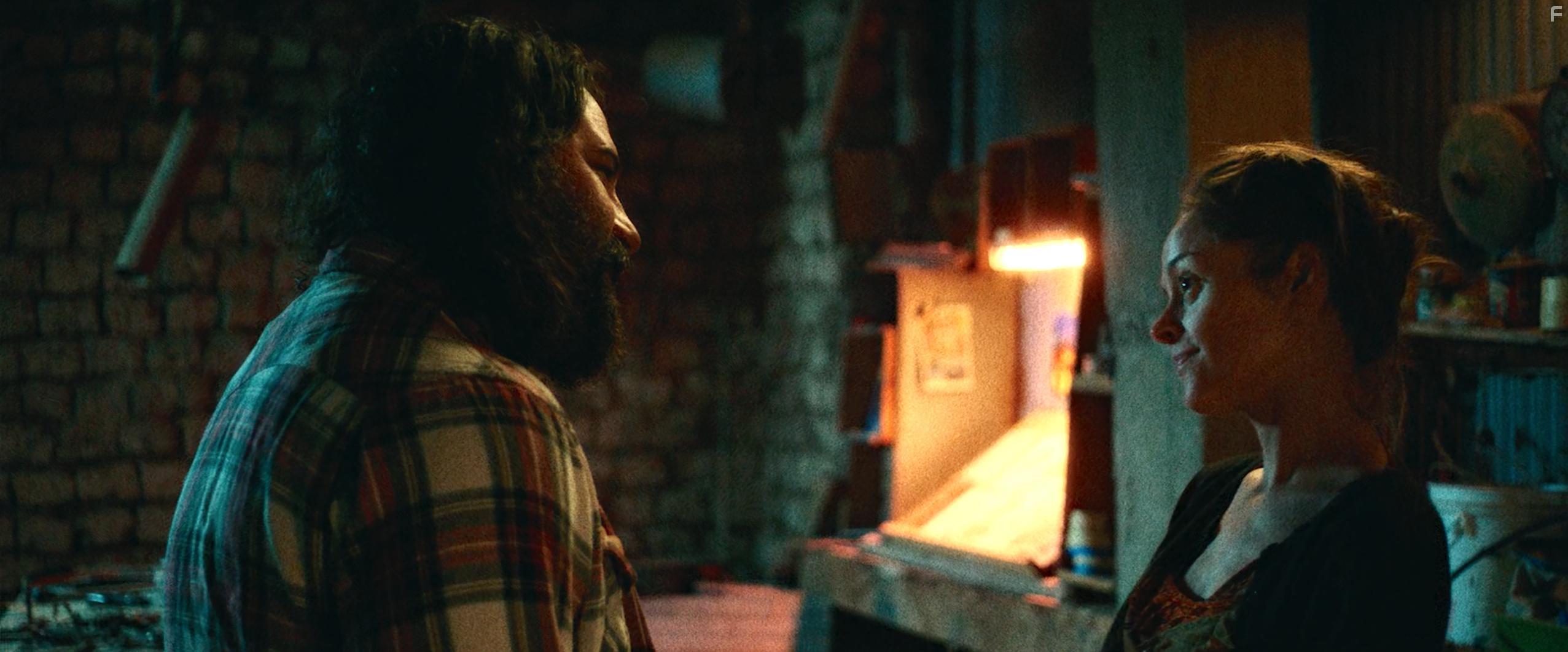 Jerry G. Angelo and Lauren Ashley Carter in Artik (2019)