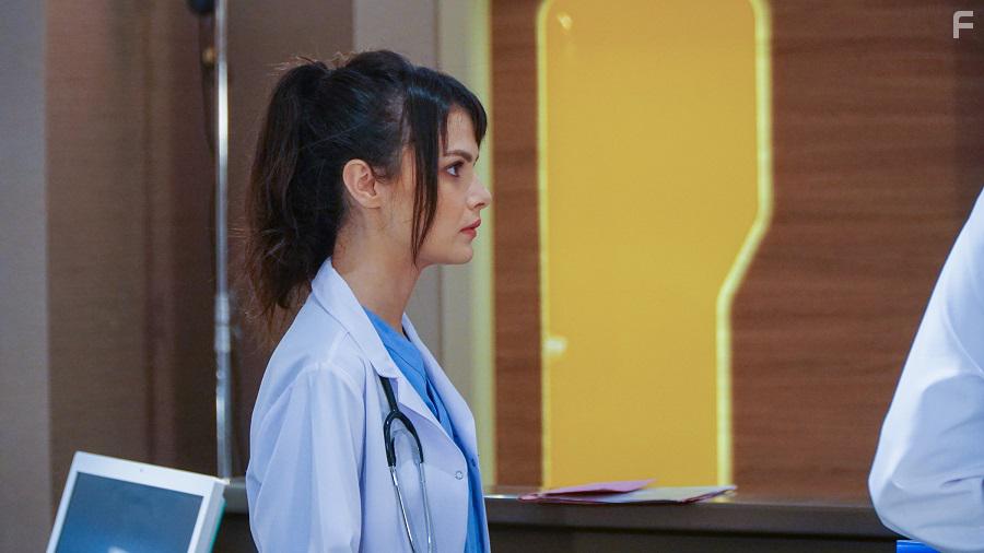 Sinem nsal in Mucize Doktor (2019)