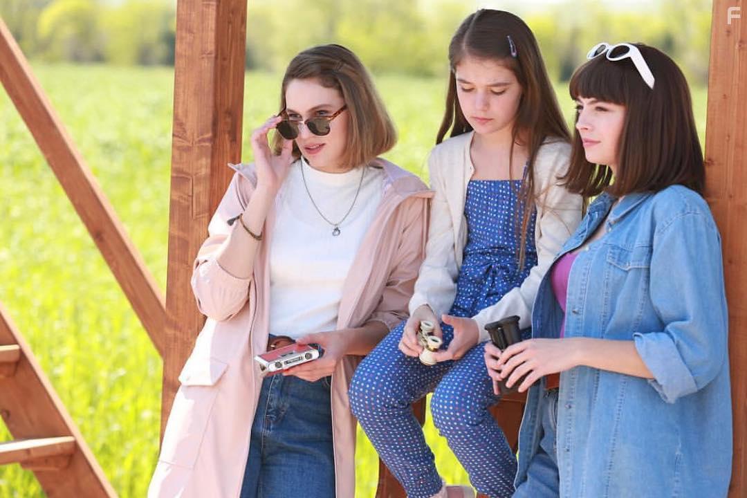 Farah Zeynep Abdullah and Melis Sezen in Bizim Iin Sampiyon (2018)