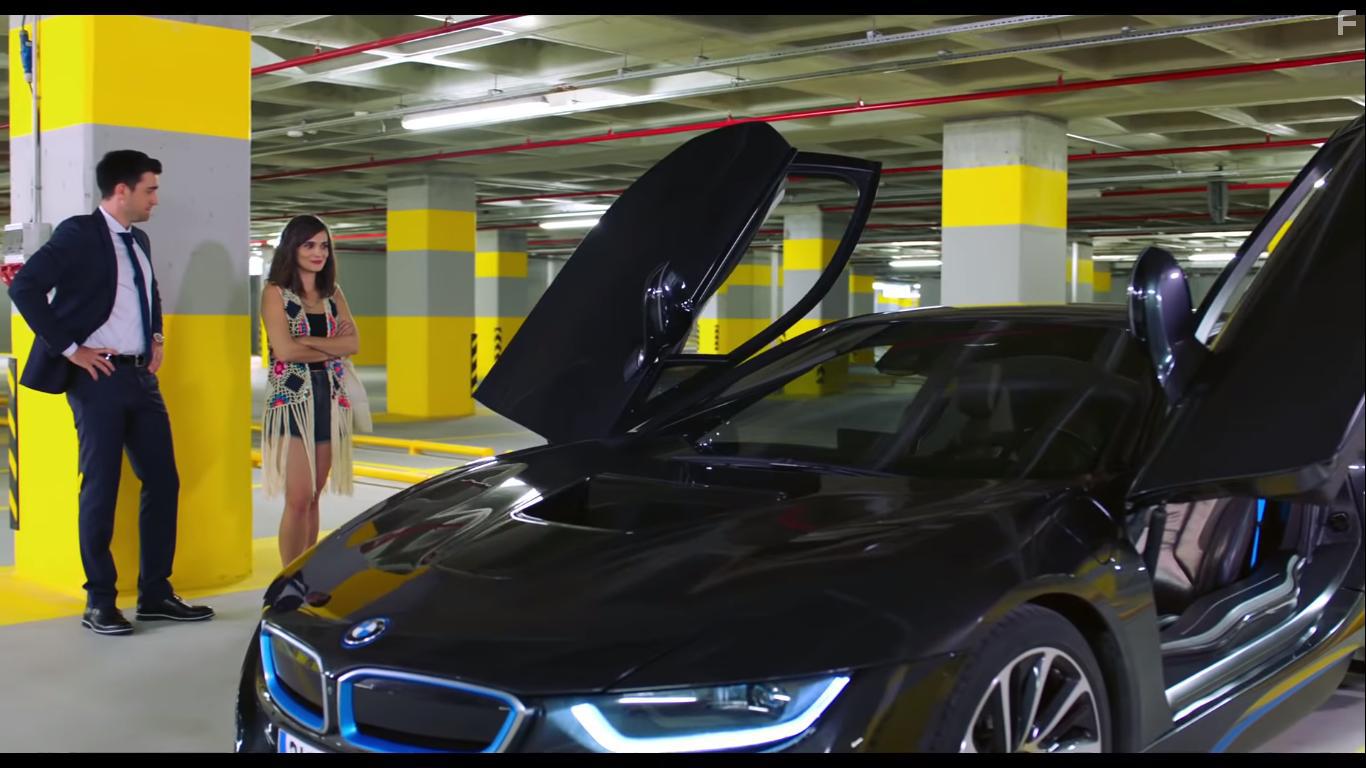 Caglar Ertugrul and Meric Aral in Yanimda Kal (2018)