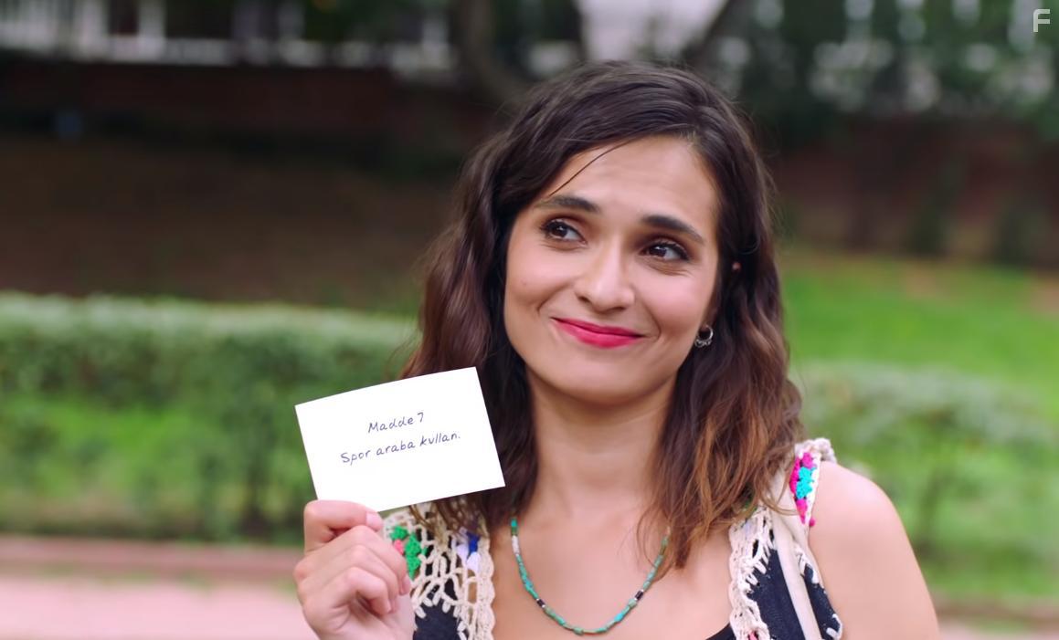 Meric Aral in Yanimda Kal (2018)